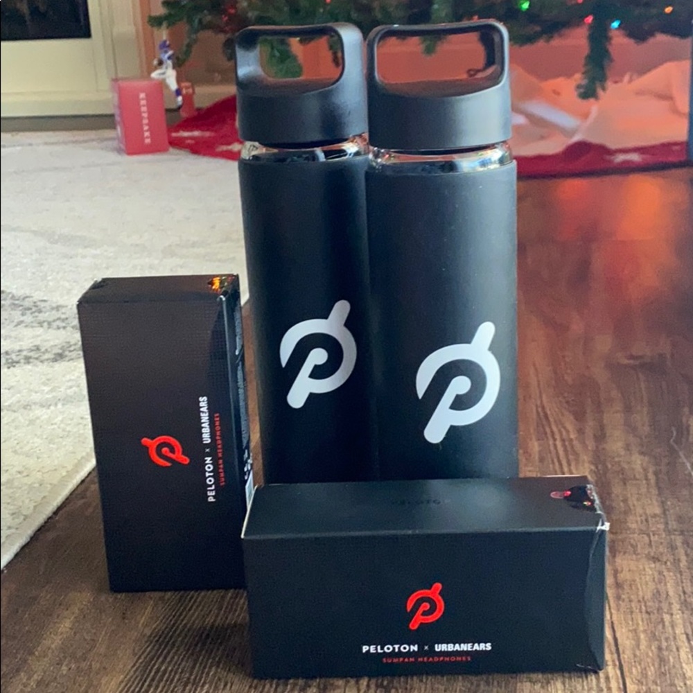 Peloton water bottles and headphones